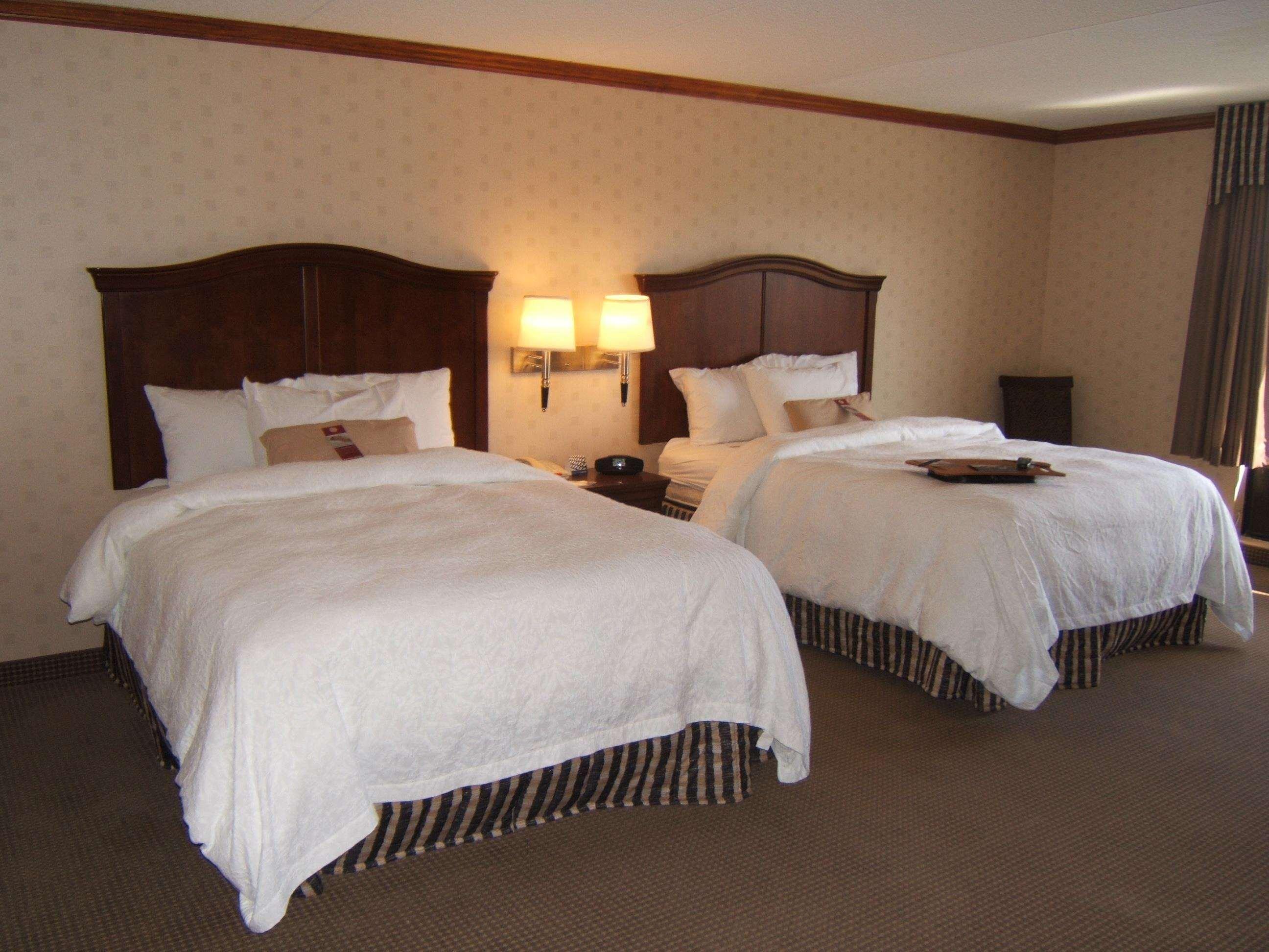 Hampton Inn & Suites By Hilton Manchester Bedford Стая снимка