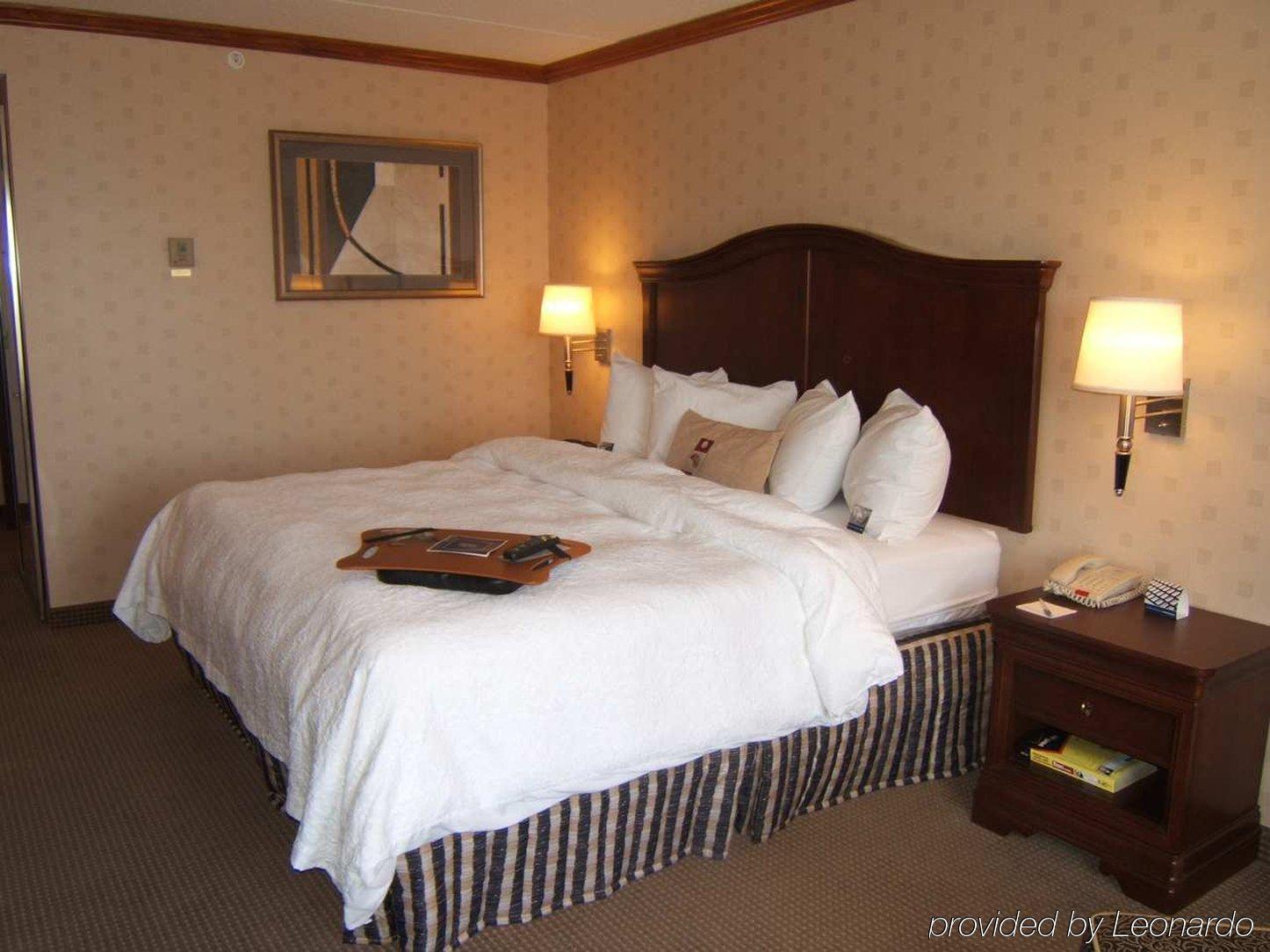 Hampton Inn & Suites By Hilton Manchester Bedford Стая снимка