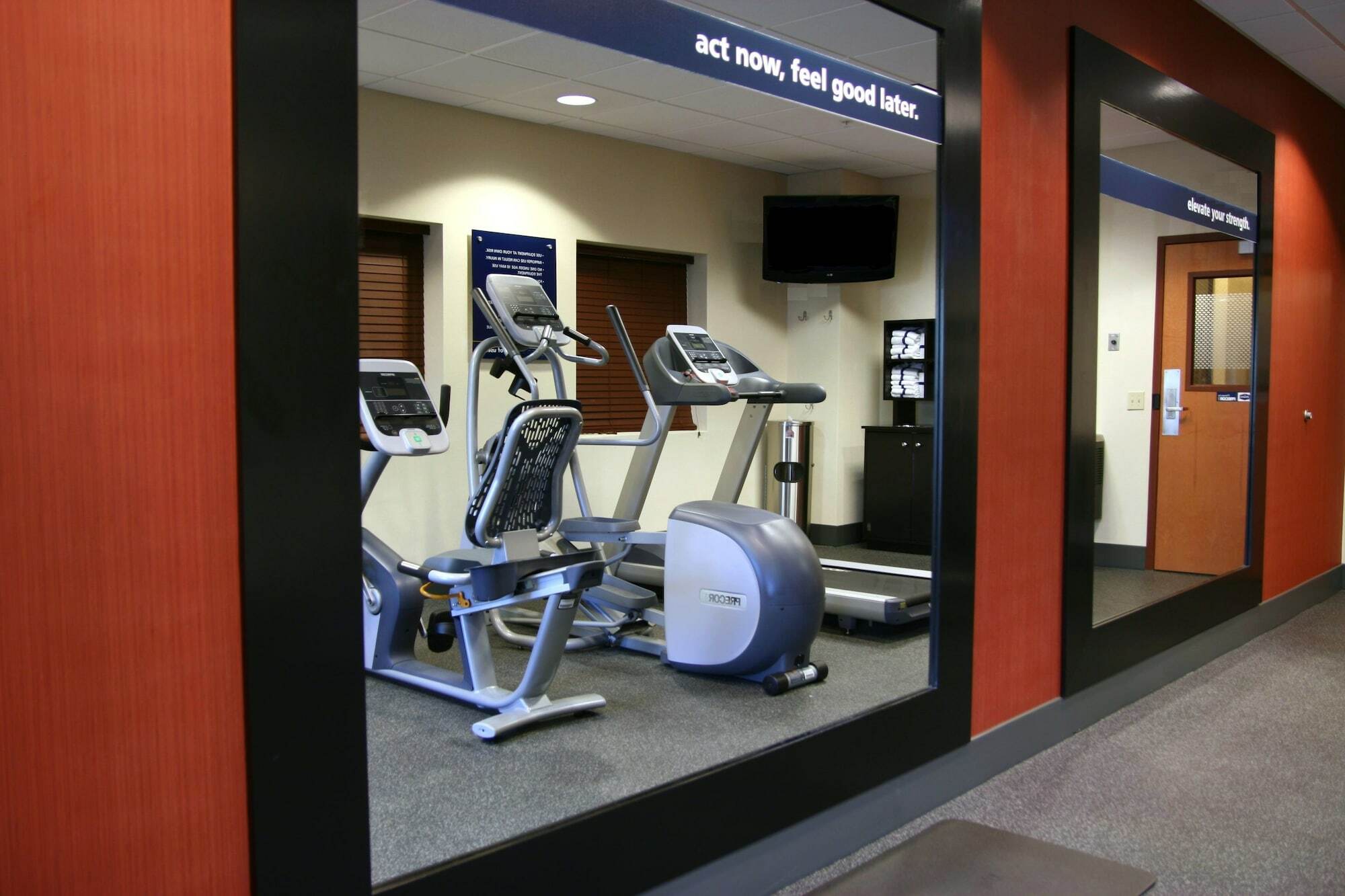 Hampton Inn & Suites By Hilton Manchester Bedford Екстериор снимка