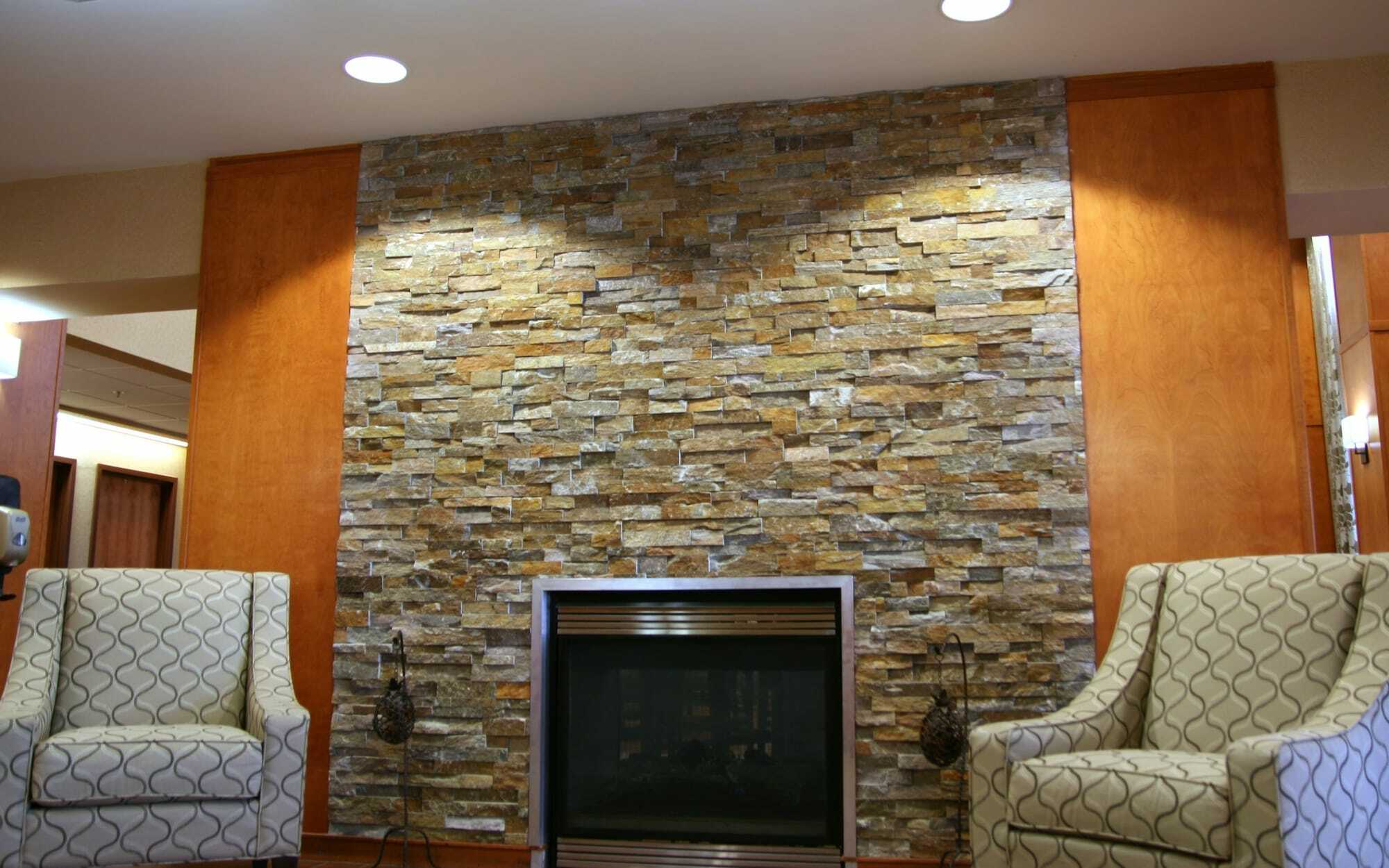 Hampton Inn & Suites By Hilton Manchester Bedford Екстериор снимка